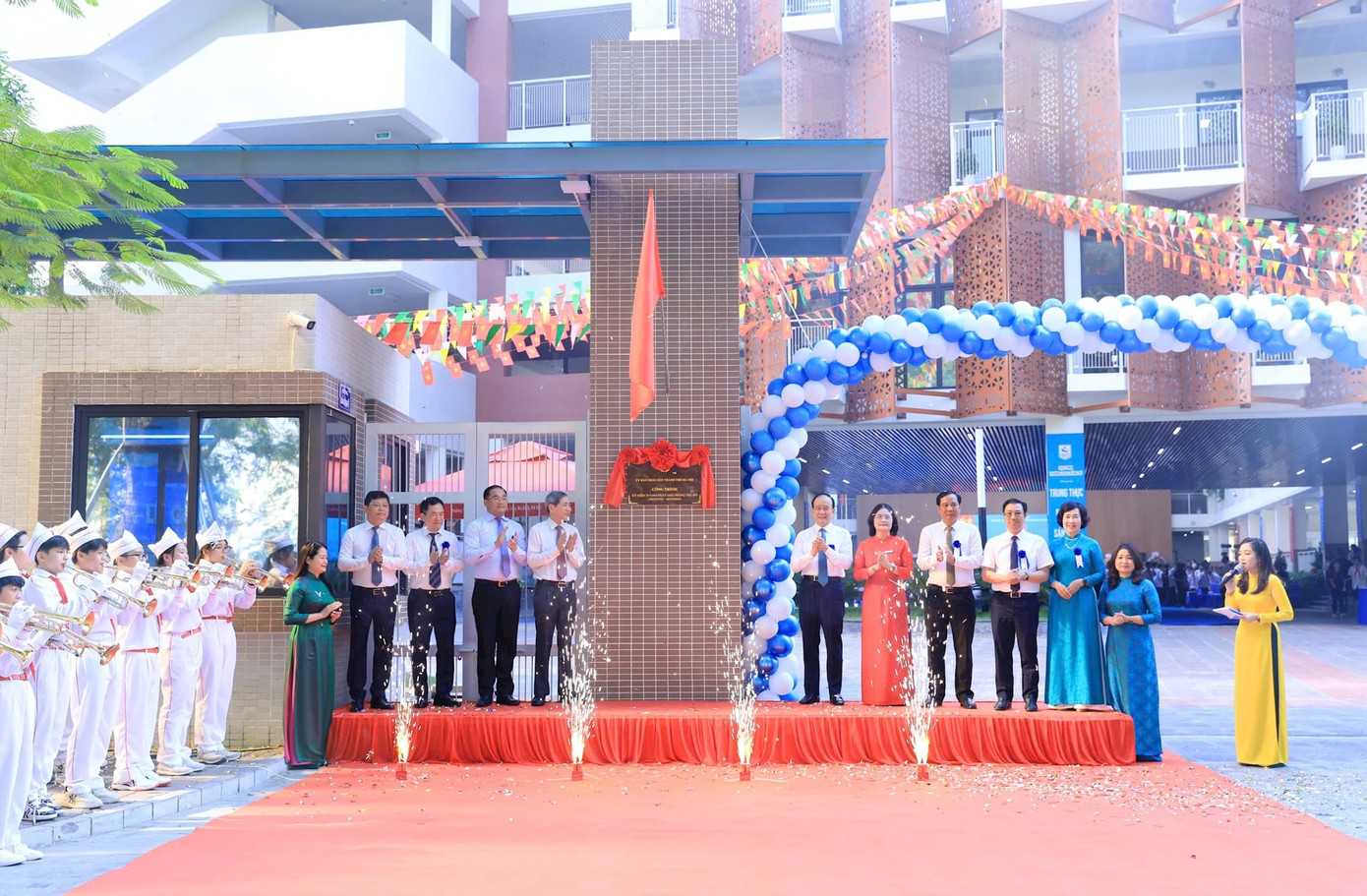 Khánh thành Trường THCS Giảng Võ và gắn biển công trình kỷ niệm 70 năm Ngày giải phóng Thủ đô.