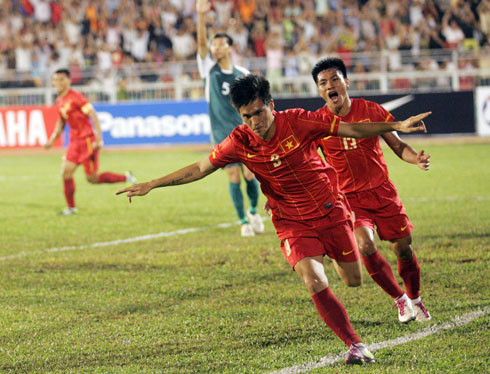 Công Vinh tiếp tục được trọng dụng sau khi tỏa sáng trong 2 trận gặp đối thủ yếu Macau. Ảnh: An Nhơn.