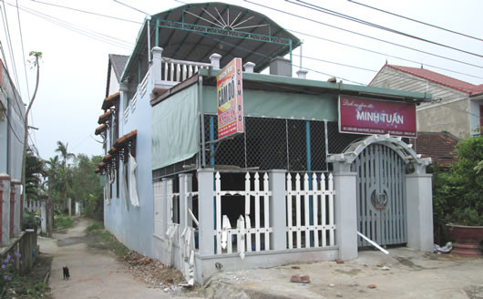 Căn nhà của vợ chồng họ bị một số người đập phá