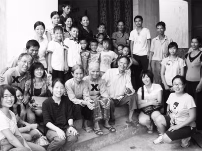 GS.Ito Tetsuji (x) trong lần thăm nhà bà Nghiêm (x)