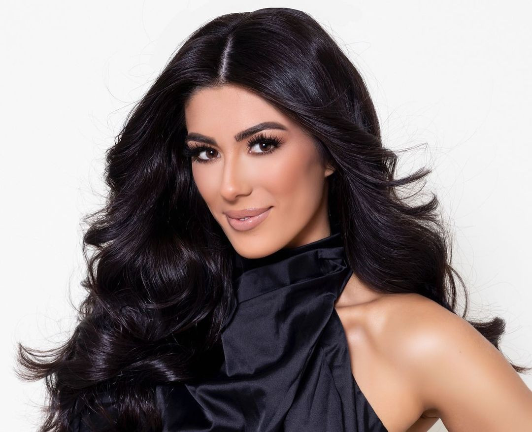 Người đẹp đã tốt nghiệp ngành Khoa học Chính trị và Tư pháp Hình sự tại Đại học bang Arizona và hiện làm cảnh sát ở quê nhà. Candace Kanavel có nhan sắc nữ tính, nhận được nhiều sự ủng hộ của công chúng.