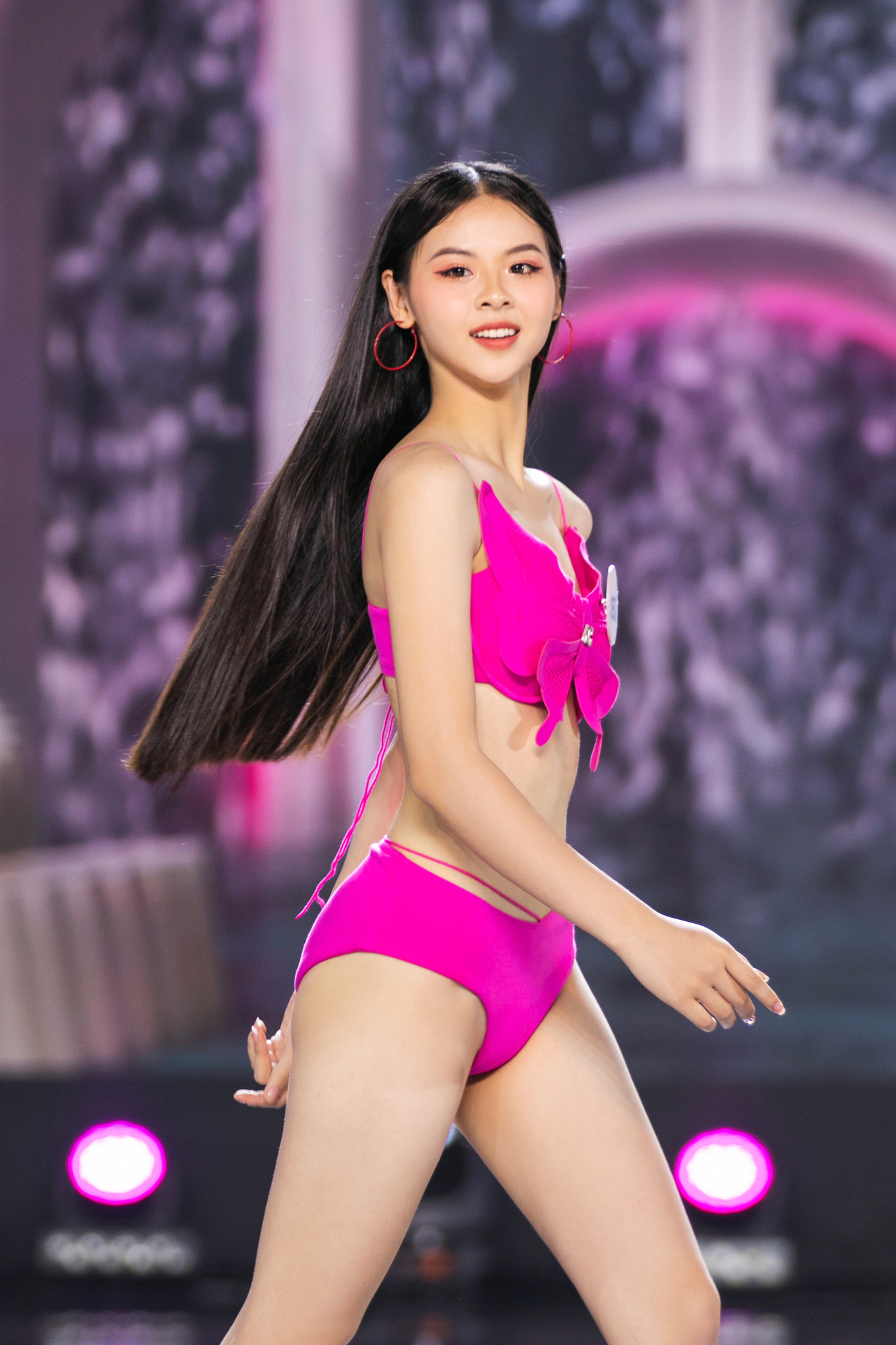 Trong đêm chung khảo, Ngân Hà để lại ấn tượng nhờ gương mặt dịu dàng, sáng sân khấu. Kỹ năng trình diễn chưa thực sự chuyên nghiệp, người đẹp để lại thiện cảm với sự duyên dáng, tự nhiên. Ngân Hà có chiều cao 1,7 m, số đo ba vòng 83-62-96 cm.