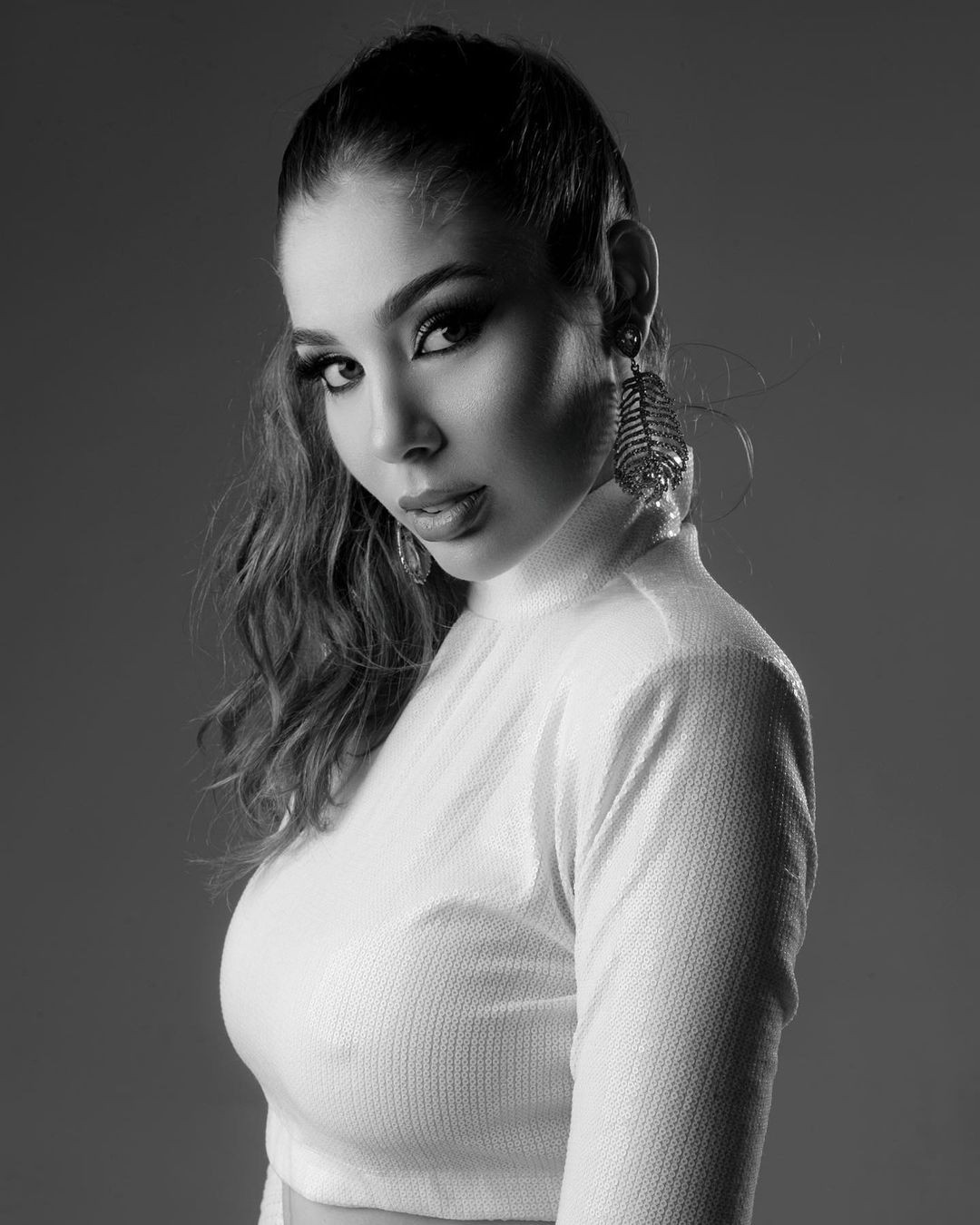 Chia sẻ về niềm đam mê thi sắc đẹp của mình, cô nói: "Tôi theo đuổi triết lý rằng, mỗi ngày khi bạn thức dậy đều cơ hội để bắt đầu lại từ đầu, vì thế chúng ta không thể từ bỏ giấc mơ của mình".