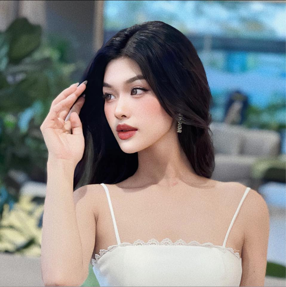 Ngọc Khánh cho biết cô từng là cô gái nặng ký, luôn tự ti về bản thân.