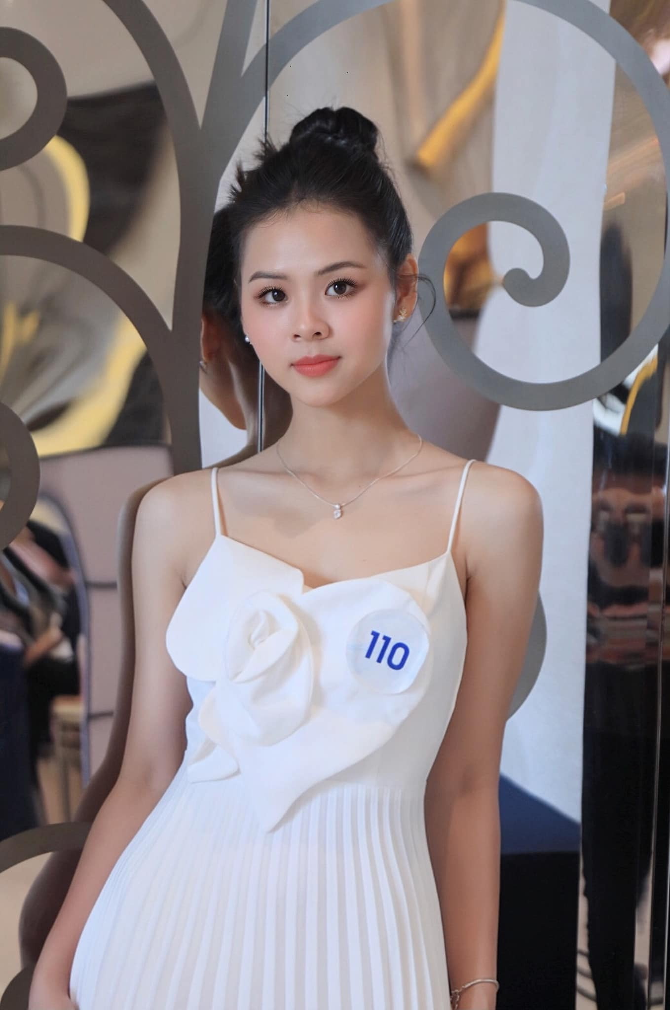 Ngân Hà đạt được nhiều thành tích nổi bật. Cô là Đảng viên từ năm 18 tuổi, giành giải Hoa khôi bóng chuyền Thành phố Đà Nẵng 2023, sinh viên 5 Tốt năm học 2021-2022, diễn giả Talk show GEN Z và Chuyện làm Thương hiệu cá nhân. Khi còn ngồi trên ghế nhà trường, cô giành giải Học sinh giỏi cấp tỉnh Nghệ An năm 2020 môn Hóa học, Huy chương Đồng Hội khỏe Phù Đổng tỉnh Nghệ An môn bóng đá, Huy chương Đồng giải Bóng chuyền khối sinh viên Đại học, Cao đẳng năm 2022.