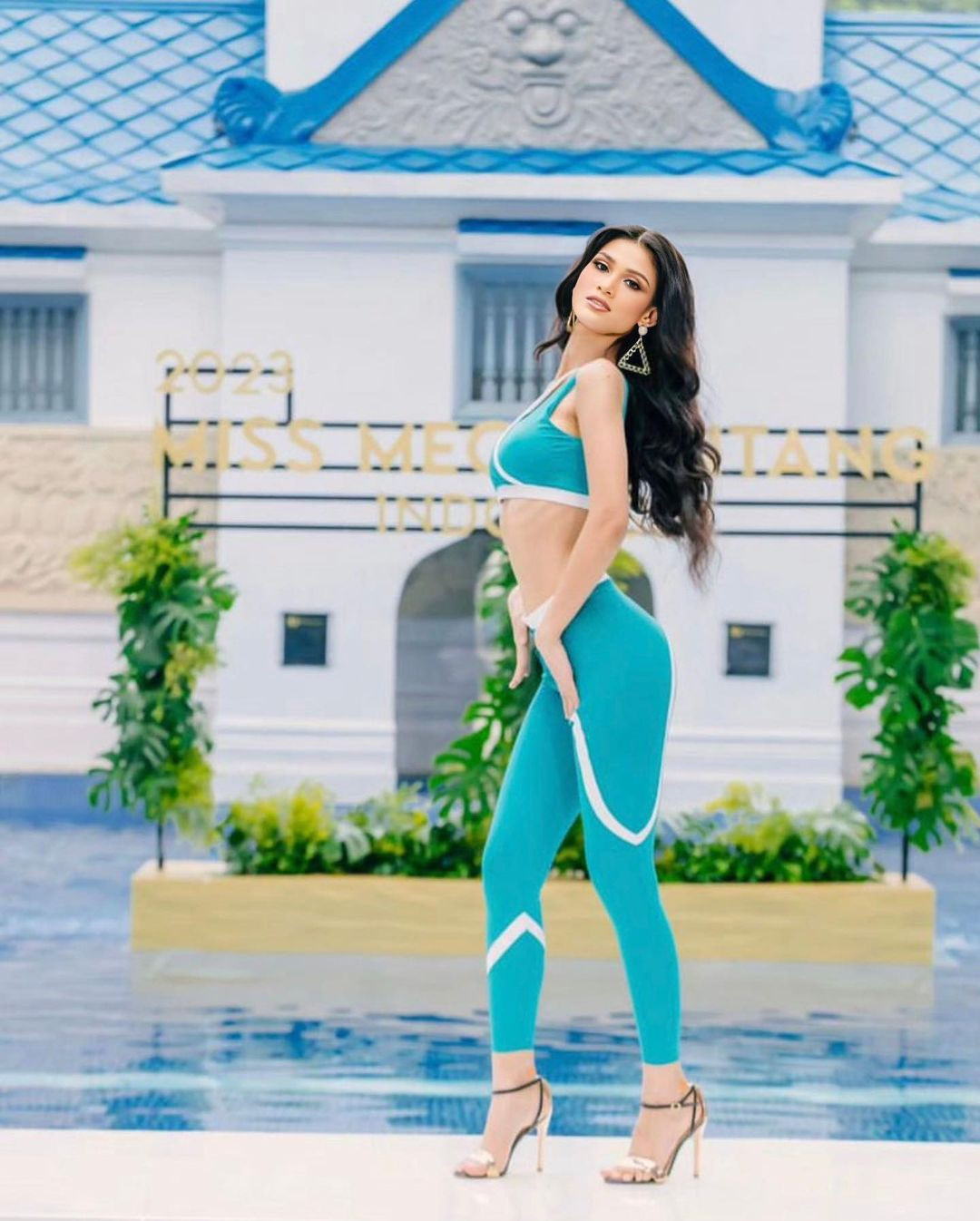 Với chiều cao ấn tượng và thân hình mảnh mai, Ritassya Wellgreat ghi điểm với những bước đi uyển chuyển, nhẹ nhàng cùng kỹ năng biểu cảm, trình diễn ấn tượng trước ống kính.