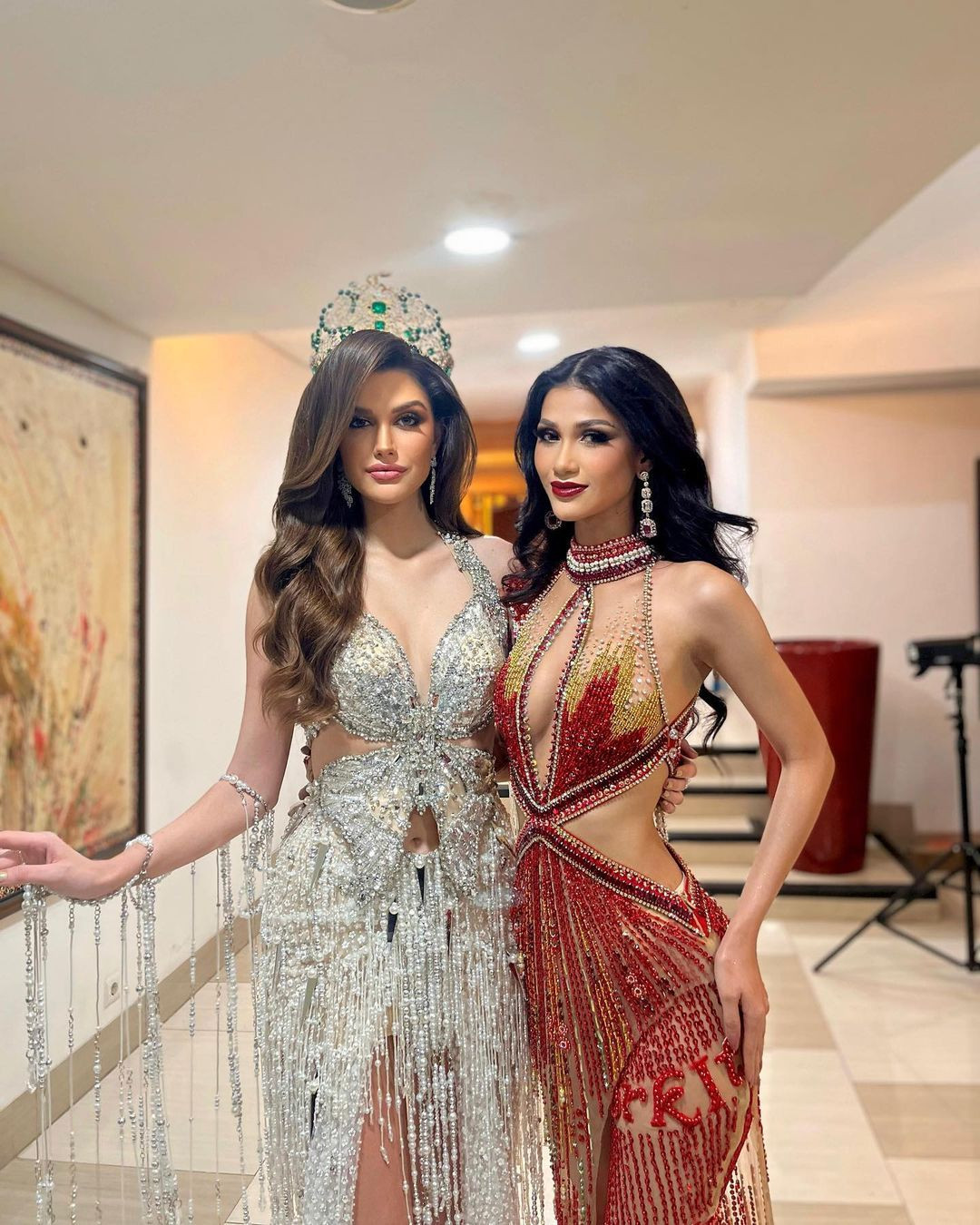 Ritassya không phải là gương mặt xa lạ với giới sắc đẹp ở Indonesia. Cô từng tham dự cuộc thi nhan sắc lâu đời Puteri Indonesia 2019 và vào Top 11.