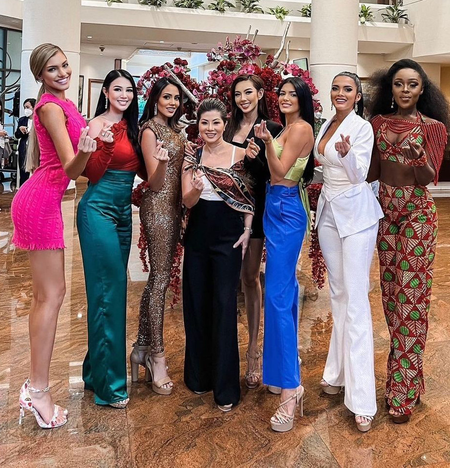 Năm 2022, khi cuộc thi Miss Grand International được tổ chức ở Indonesia, Ariska Putri Pertiwi có dịp hội ngộ Hoa hậu Thùy Tiên và các người đẹp khác.