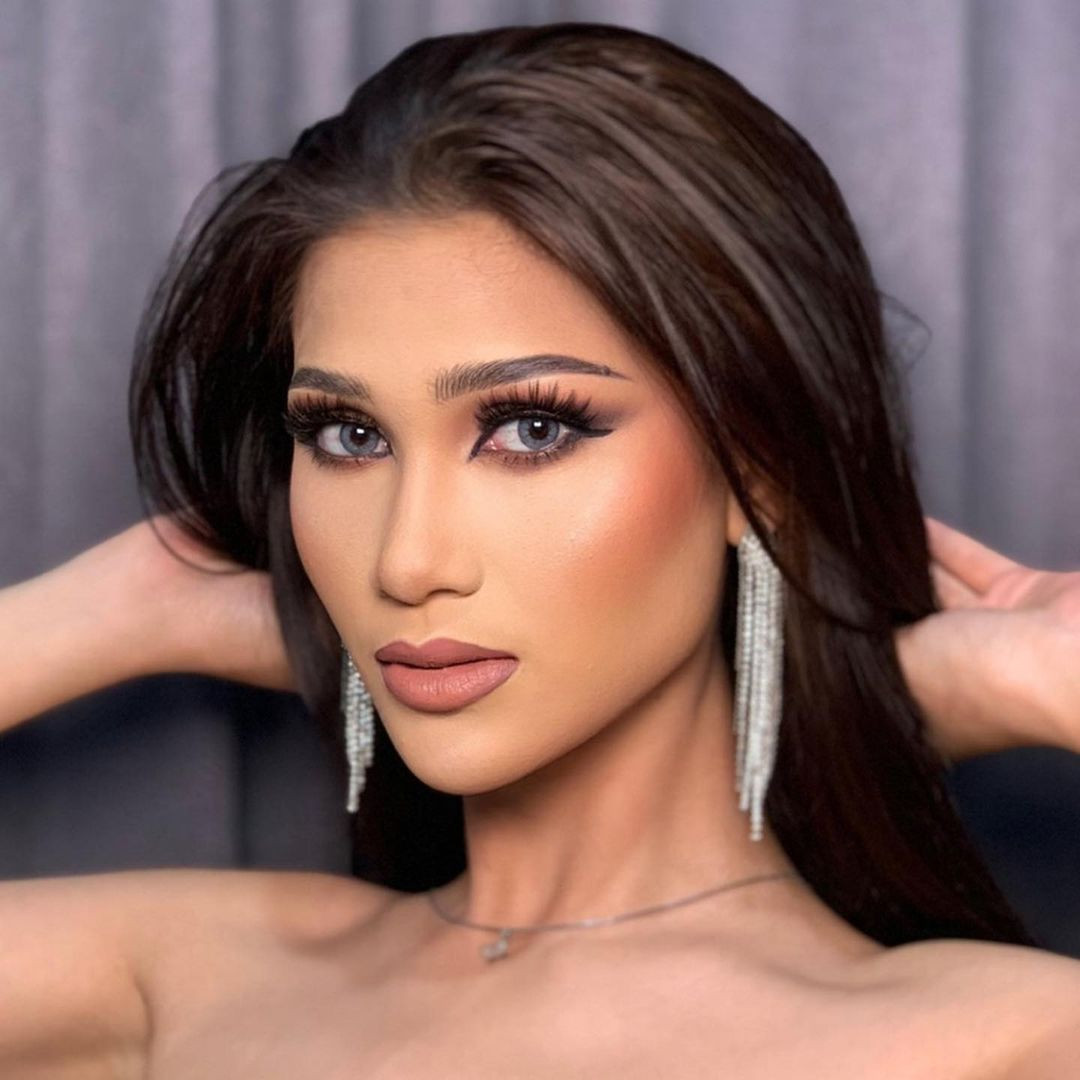 Tân Miss Grand Indonesia còn được biết đến là người phụ nữ tích cực tham gia nhiều hoạt động xã hội, trong đó, cô yêu thích công việc chăm sóc người lớn tuổi neo đơn.