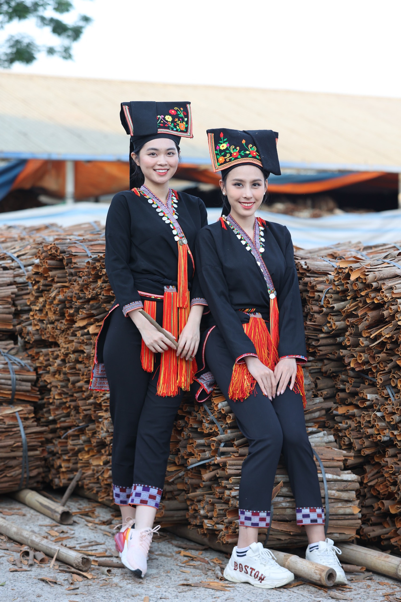 Ngọc Hằng và Phương Anh cho rằng quế là một sản vật độc đáo, ấn tượng, mang lại giá trị kinh tế. Hai người đẹp hy vọng trong thời gian tới sẽ có thêm nhiều phương tiện, cách thức quảng bá để quế Văn Yên trở nên nổi tiếng và được nhiều người tiêu dùng yêu mến hơn nữa.