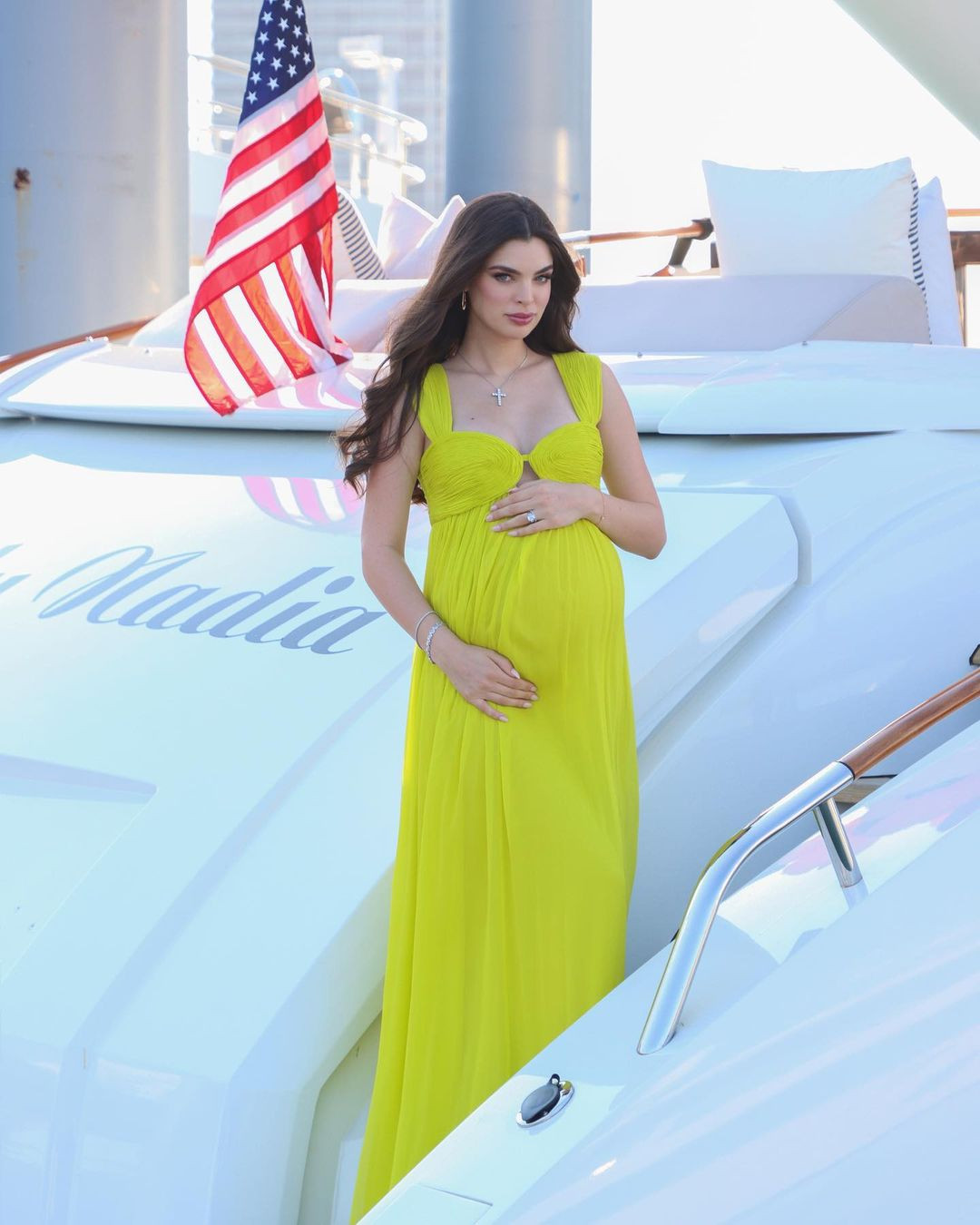 Á hậu Hoàn vũ Nadia Ferreira sinh con đầu lòng với chồng hơn 31 tuổi. Á hậu Hoàn vũ Nadia Ferreira sinh con đầu lòng với chồng hơn 31 tuổi.