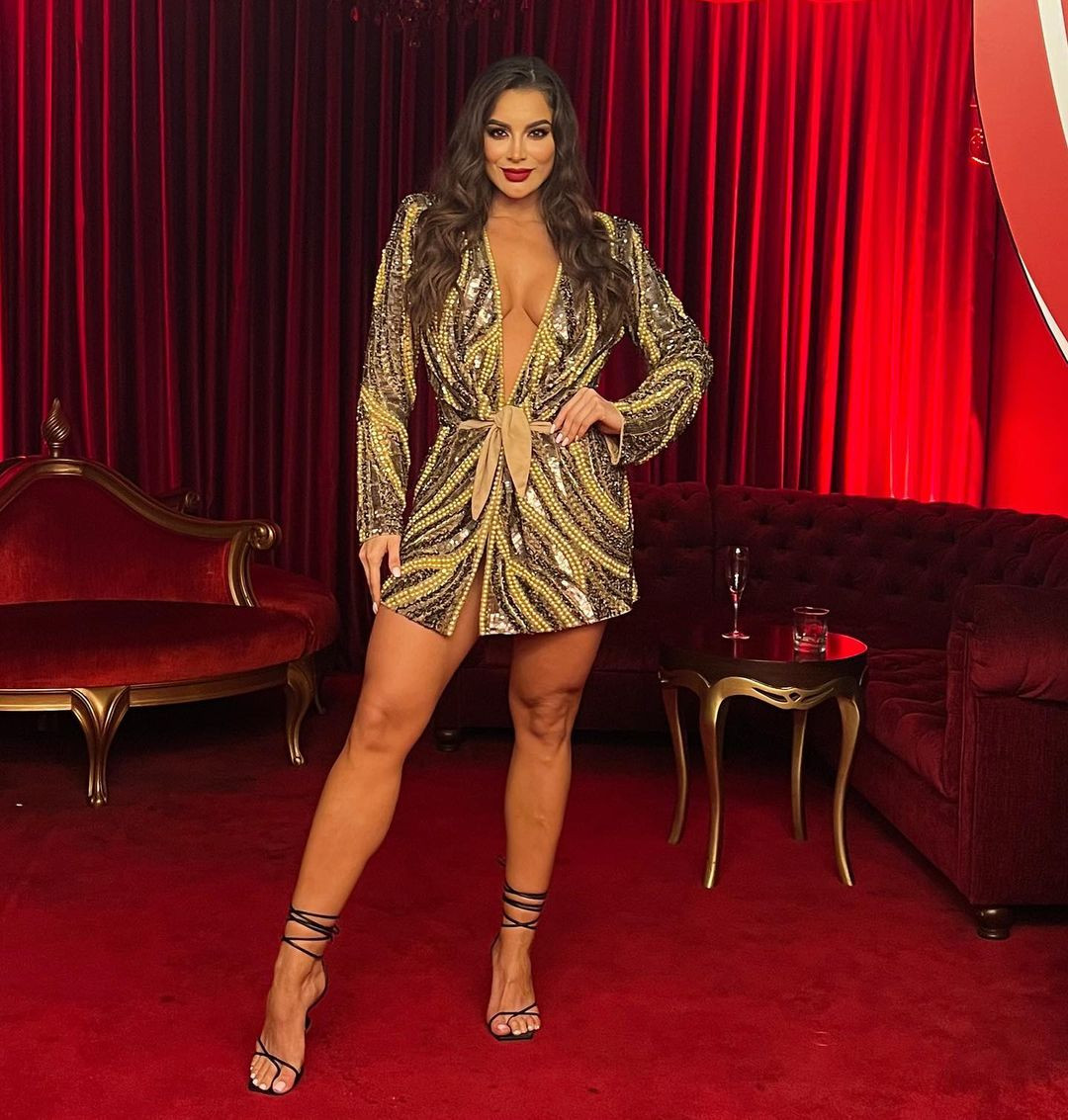 Maria được đánh giá cao về sắc vóc với chiều cao 1,76 m, số đo ba vòng 90-64-95 cm. Người đẹp có vóc dáng nóng bỏng, khỏe khoắn đậm chất Latinh.