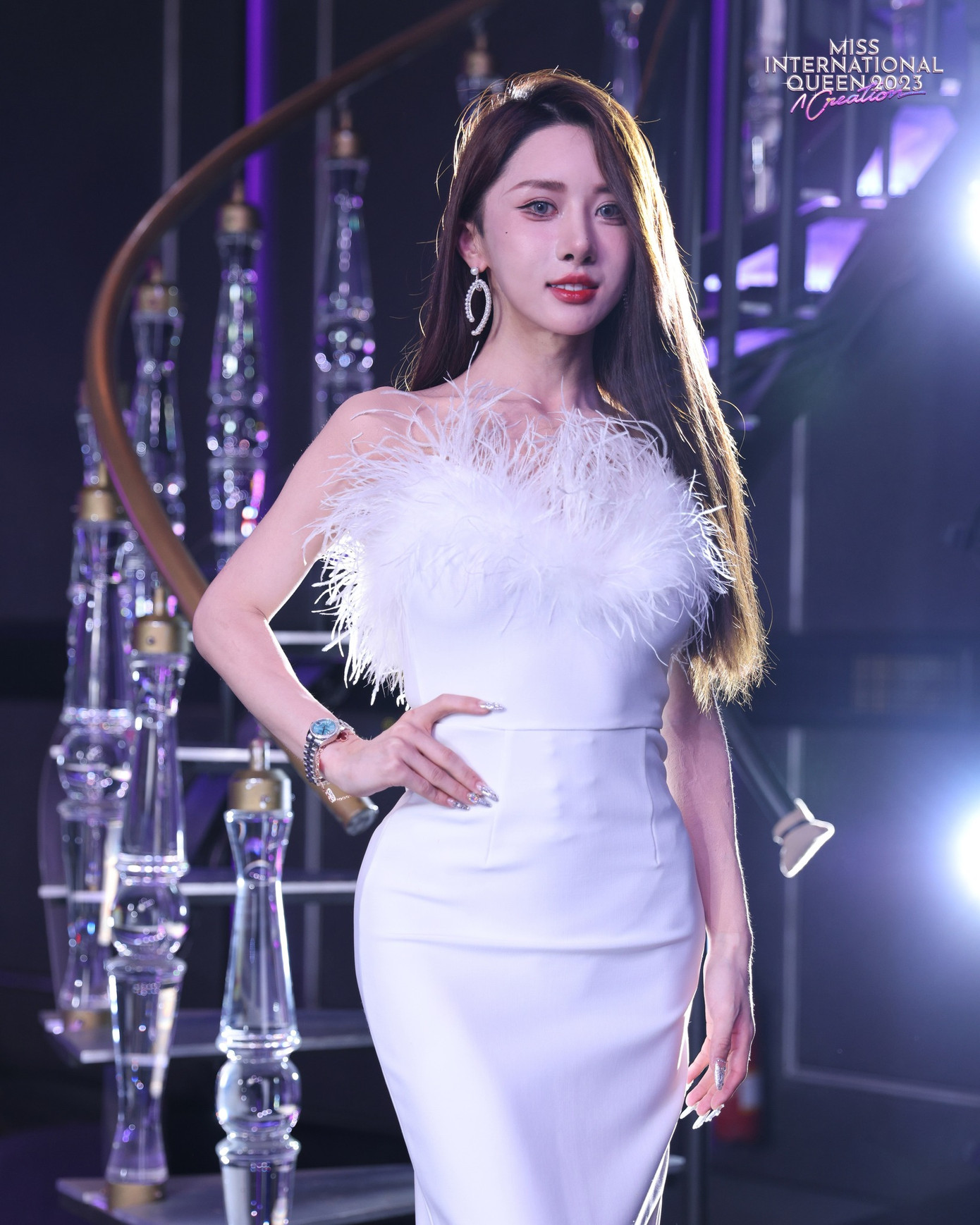 Đại diện Trung Quốc gây chú ý với vẻ đẹp nữ tính, ngọt ngào. Tuy nhiên điểm hạn chế của cô là chiều cao.