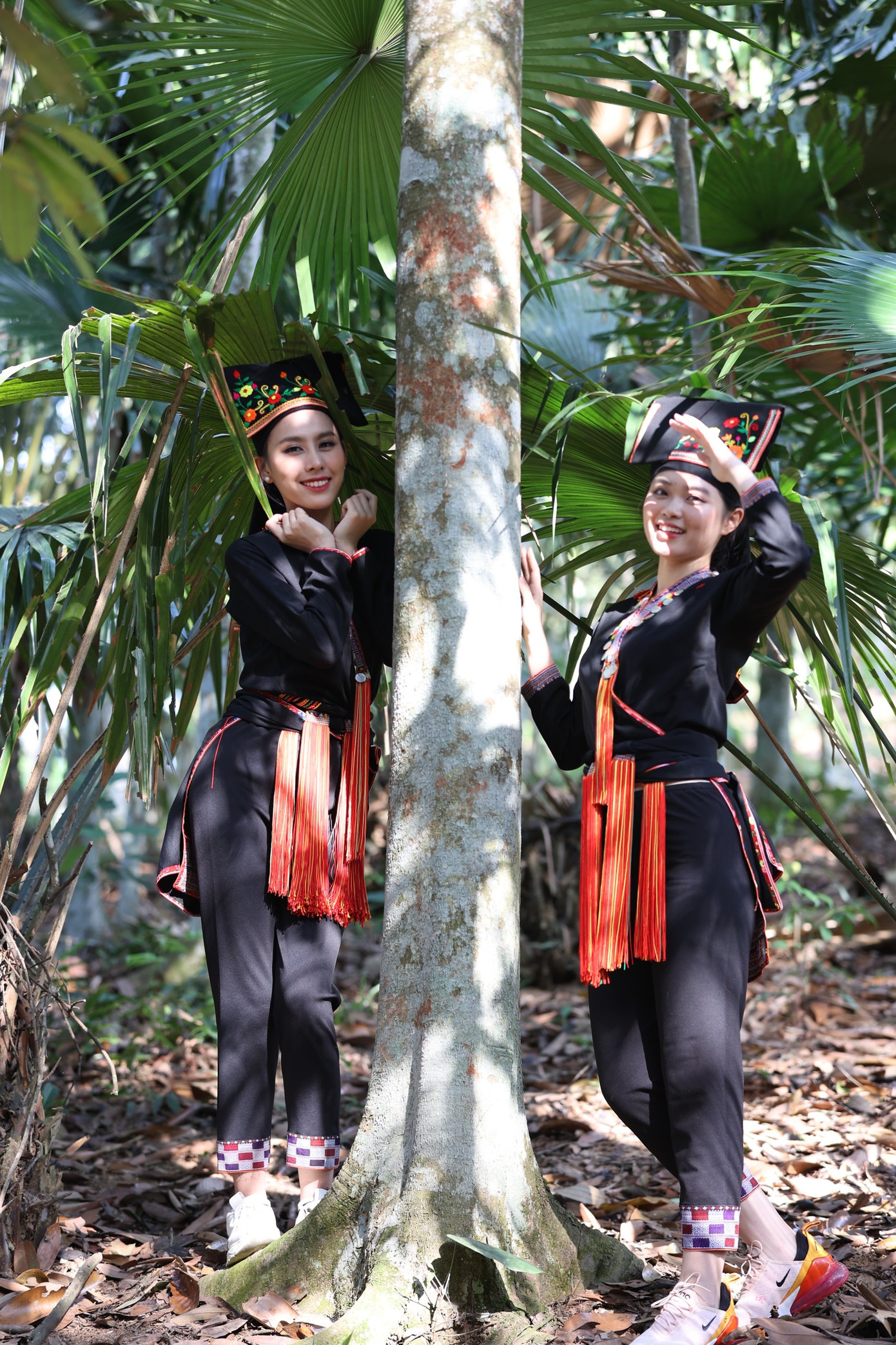 Ngọc Hằng và Phương Anh cho rằng quế là một sản vật độc đáo, ấn tượng, mang lại giá trị kinh tế. Hai người đẹp hy vọng trong thời gian tới sẽ có thêm nhiều phương tiện, cách thức quảng bá để quế Văn Yên trở nên nổi tiếng và được nhiều người tiêu dùng yêu mến hơn nữa.