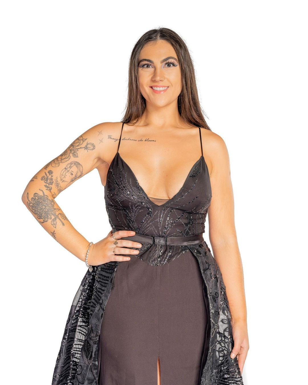 Trong số dàn thí sinh, hai người đẹp Sophie O’Driscoll và Mutiara Muroso gây sốc khi để lộ hình thể cơ bắp và những hình xăm kín cánh tay. Nhiều khán giả cho rằng cuộc thi nhan sắc ngày nay đã cởi mở hơn với việc xăm hình, tuy nhiên với những người đẹp có hình xăm quá lớn sẽ không phù hợp với cuộc thi sắc đẹp.