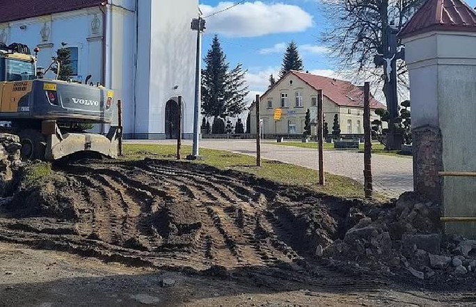 Khu vực khai quật ngôi mộ "ma cà rồng" ở làng Luzino - Ảnh: UG LUZINO