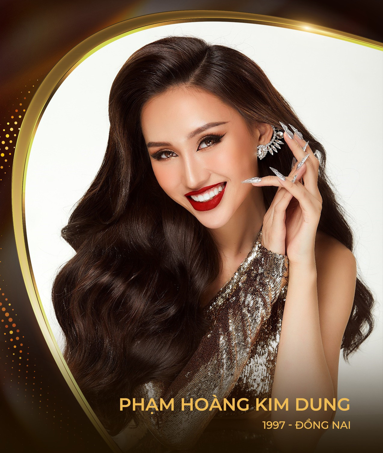 Phạm Hoàng Kim Dung sinh năm 1997, đến từ Đồng Nai. Hoa hậu Hòa bình Việt Nam 2023 là cuộc thi sắc đẹp đầu tiên cô tham gia.