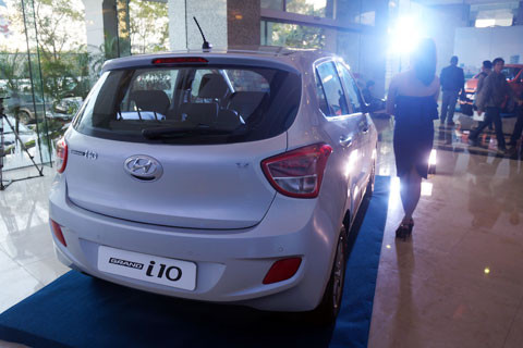 Đuôi xe khá gọn gàng