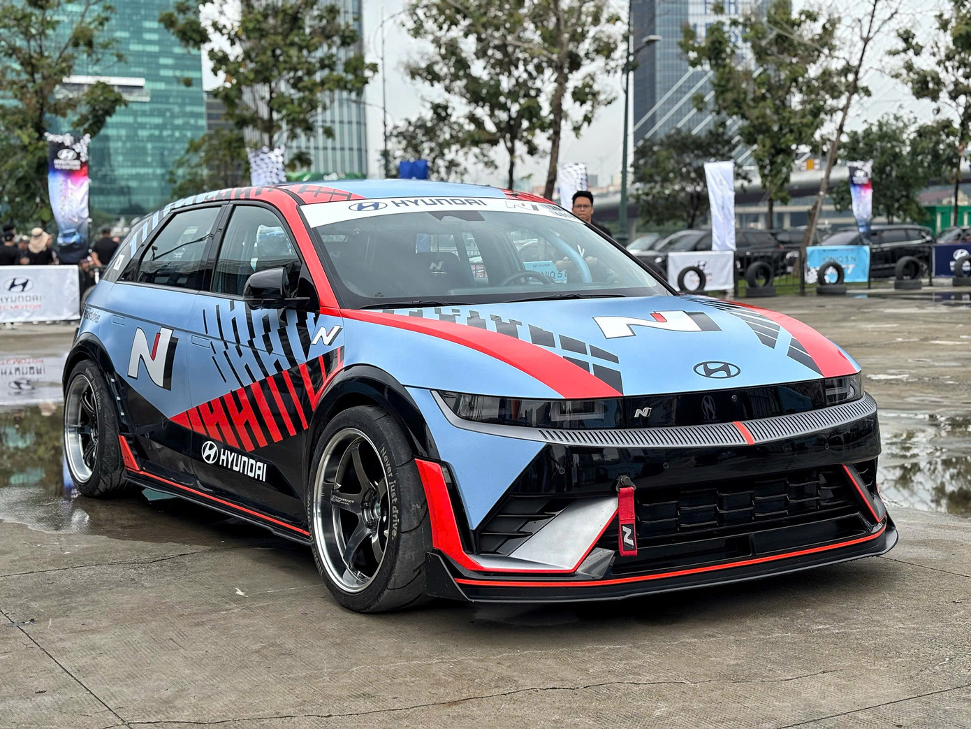 Theo Hyundai, Ioniq 5 N sẽ mang đến cho người lái những trải nghiệm giống như trên xe xăng của hãng. Mẫu xe điện thể thao này được phát triển dựa trên nền tảng Electric-Global của Hyundai.