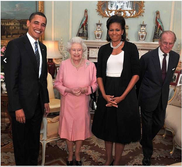Ngày 1 tháng 4 năm 2009: Tổng thống Mỹ Obama cùng phu nhân gặp gỡ nữ hoàng Anh Elizbeth II tại điện Beckingham, London, Anh