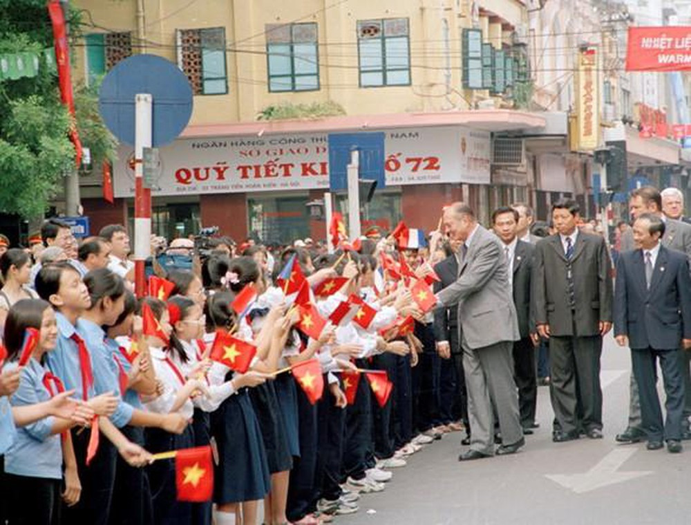 Những khoảnh khắc đáng nhớ của cựu Tổng thống Pháp Jaques Chirac ở Việt Nam ảnh 7