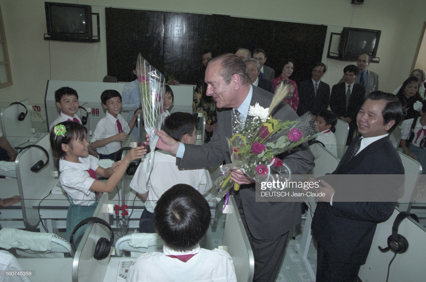 Những khoảnh khắc đáng nhớ của cựu Tổng thống Pháp Jaques Chirac ở Việt Nam ảnh 5