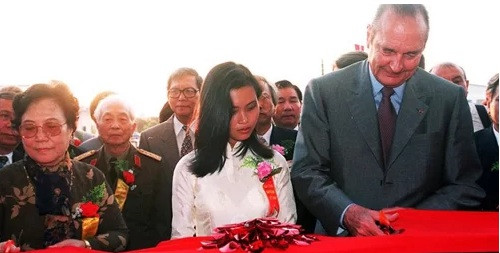 Những khoảnh khắc đáng nhớ của cựu Tổng thống Pháp Jaques Chirac ở Việt Nam ảnh 3