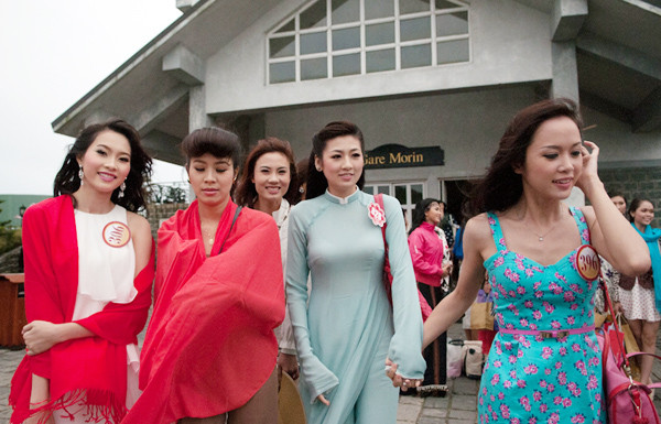 Đối với nhiều thí sinh, đây là lần đầu được đặt chân đến Bà Nà. Họ ngạc nhiên với cái lạnh ngọt ngào nơi đây. Đối với nhiều thí sinh đây là lần đầu được đặt chân lên Bà Nà, họ ngạc nhiên với cái lạnh ngọt ngào nơi đây