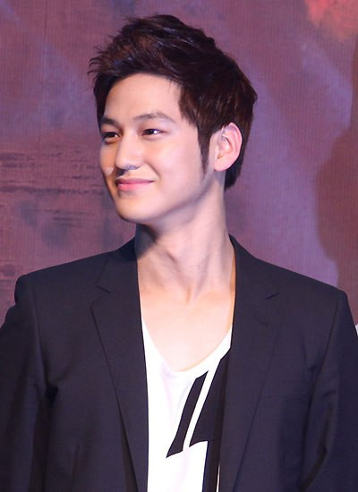 Nụ cười tỏa nắng cùng những ánh nhìn 