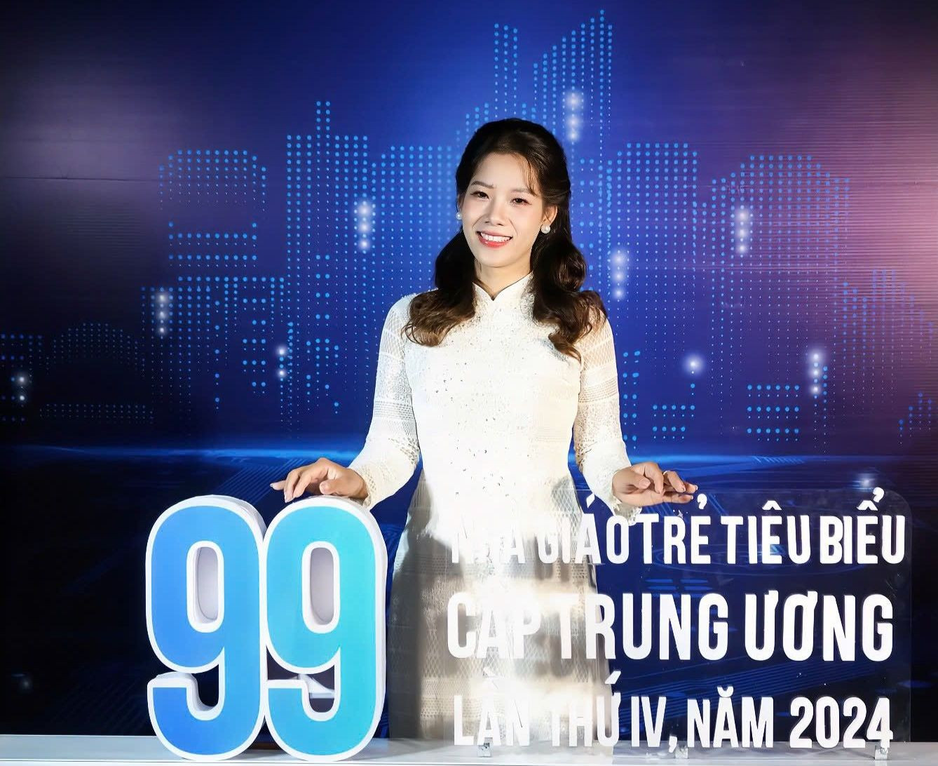 Cô giáo Lộc Thị Liên đạt danh hiệu “Nhà giáo trẻ tiêu biểu” cấp Trung ương năm 2024. Cô giáo Lộc Thị Liên đạt danh hiệu “Nhà giáo trẻ tiêu biểu” cấp Trung ương năm 2024.