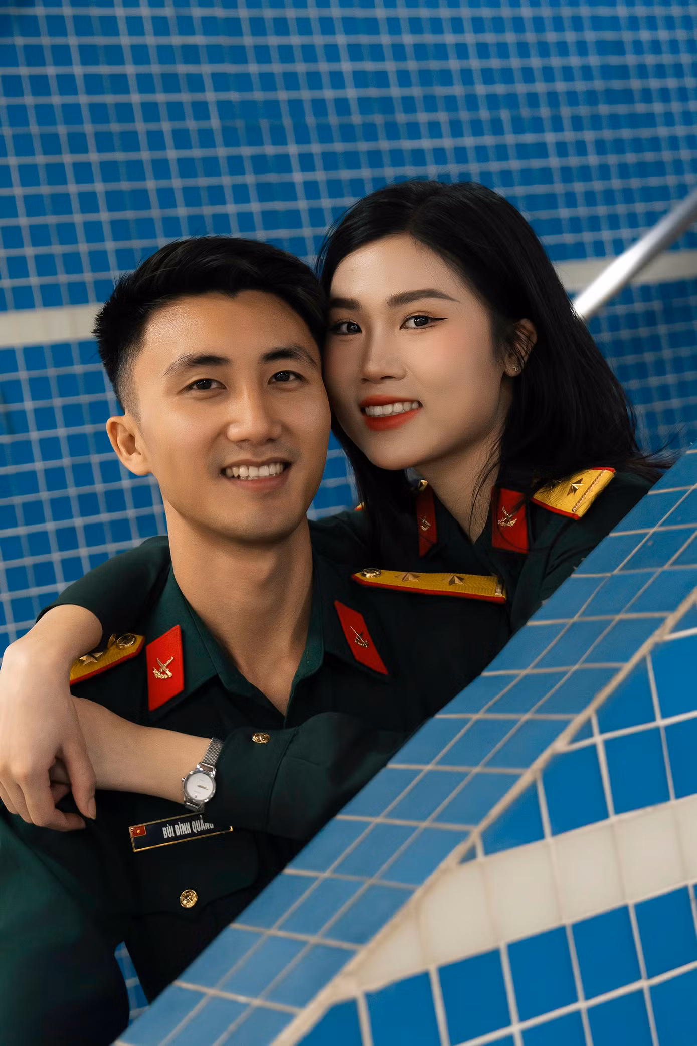 Qua những cuộc trò chuyện, họ nhận ra sự tương đồng bất ngờ: Cả hai đều nuôi dưỡng chung ước mơ trở thành những quân nhân mẫu mực, đều theo học tại Học viện Hậu cần, và chung tình yêu sâu sắc dành cho gia đình, quê hương. Qua những cuộc trò chuyện, họ nhận ra sự tương đồng bất ngờ: Cả hai đều nuôi dưỡng chung ước mơ trở thành những quân nhân mẫu mực, đều theo học tại Học viện Hậu cần, và chung tình yêu sâu sắc dành cho gia đình, quê hương.