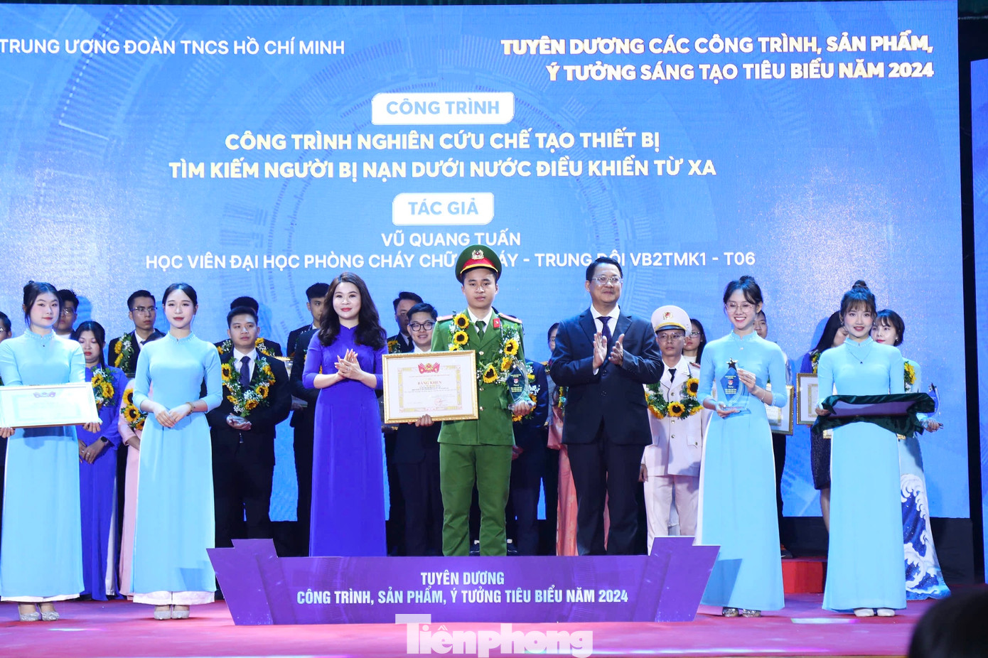 Tại Liên hoan, Trung ương Đoàn đã vinh danh 23 công trình, giải pháp, sản phẩm sáng tạo, sáng kiến tiêu biểu năm 2024. Tại Liên hoan, Trung ương Đoàn đã vinh danh 23 công trình, giải pháp, sản phẩm sáng tạo, sáng kiến tiêu biểu năm 2024.