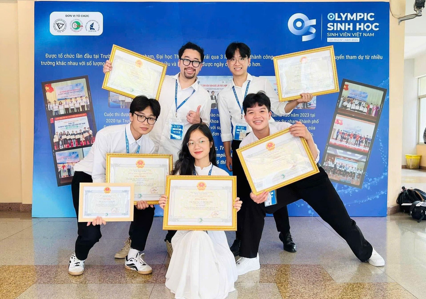 Lê Thị Phương nhận bằng khen trong kỳ thi Olympic Sinh học sinh viên Việt Nam 2024.