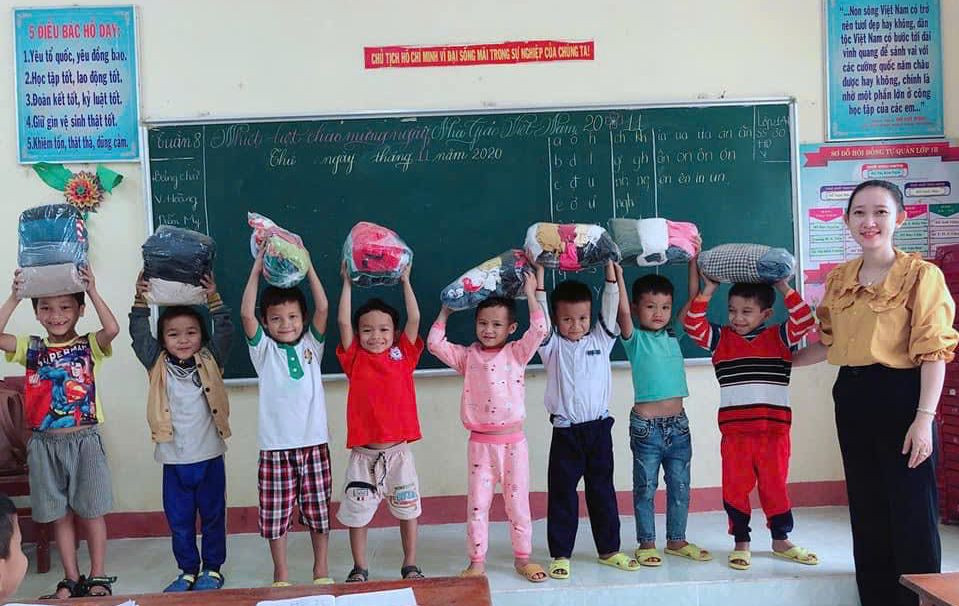 Trong suốt 7 năm "cắm bản", cô giáo Lê Thị Thanh Ngân như một "chỗ dựa" cho những đứa trẻ dân tộc Co.