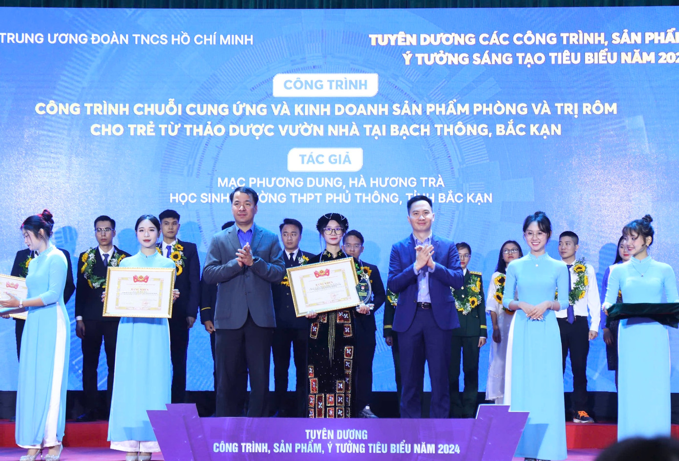 Tại Liên hoan, Trung ương Đoàn đã vinh danh 23 công trình, giải pháp, sản phẩm sáng tạo, sáng kiến tiêu biểu năm 2024. Tại Liên hoan, Trung ương Đoàn đã vinh danh 23 công trình, giải pháp, sản phẩm sáng tạo, sáng kiến tiêu biểu năm 2024.