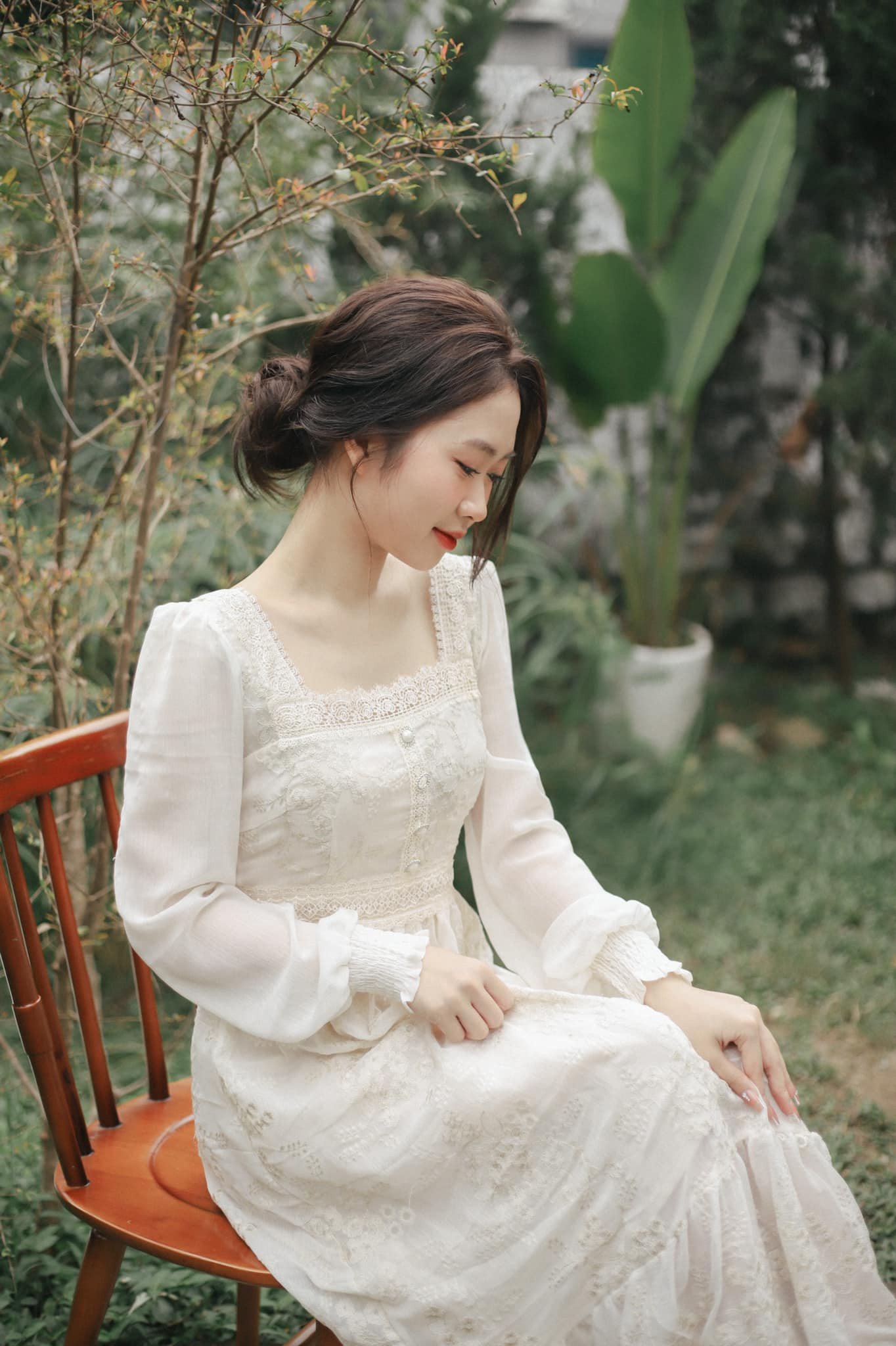 Nữ sinh có thành tích học tập, nghiên cứu khoa học nổi bật. Nữ sinh có thành tích học tập, nghiên cứu khoa học nổi bật.