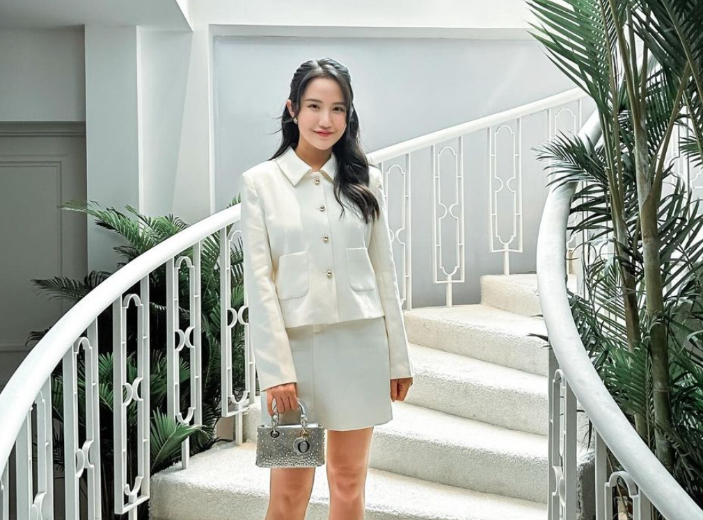 Cô gái 9x là người mẫu ảnh và beauty blogger được nhiều thương hiệu mỹ phẩm, thời trang săn đón. Cô gái 9x là người mẫu ảnh và beauty blogger được nhiều thương hiệu mỹ phẩm, thời trang săn đón.