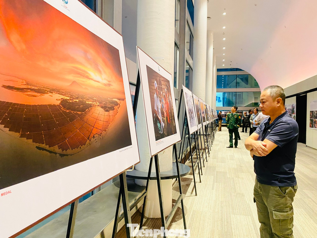 128 tác phẩm được lựa chọn cho triển lãm để giới thiệu tới công chúng trên mọi miền của Tổ quốc, cộng đồng người Việt Nam ở nước ngoài và bạn bè quốc tế. Ảnh: Châu Linh