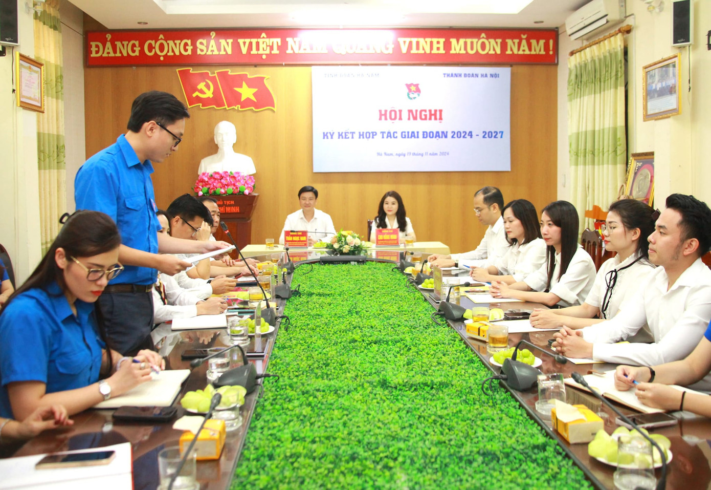 Dự hội nghị ký kết, có anh Trần Ngọc Nam - Bí thư Tỉnh Đoàn Hà Nam; chị Chu Hồng Minh - Bí thư Thành Đoàn Hà Nội.