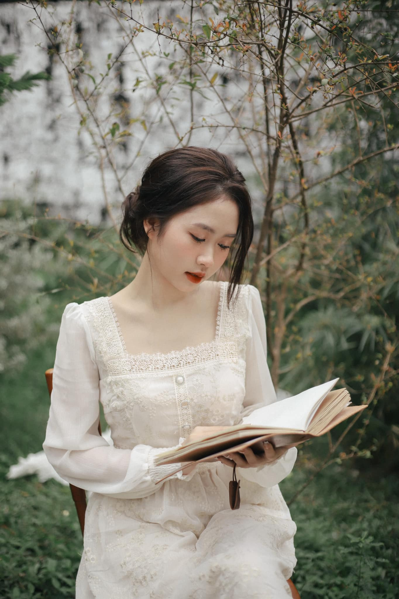 Nữ sinh có thành tích học tập, nghiên cứu khoa học nổi bật. Nữ sinh có thành tích học tập, nghiên cứu khoa học nổi bật.