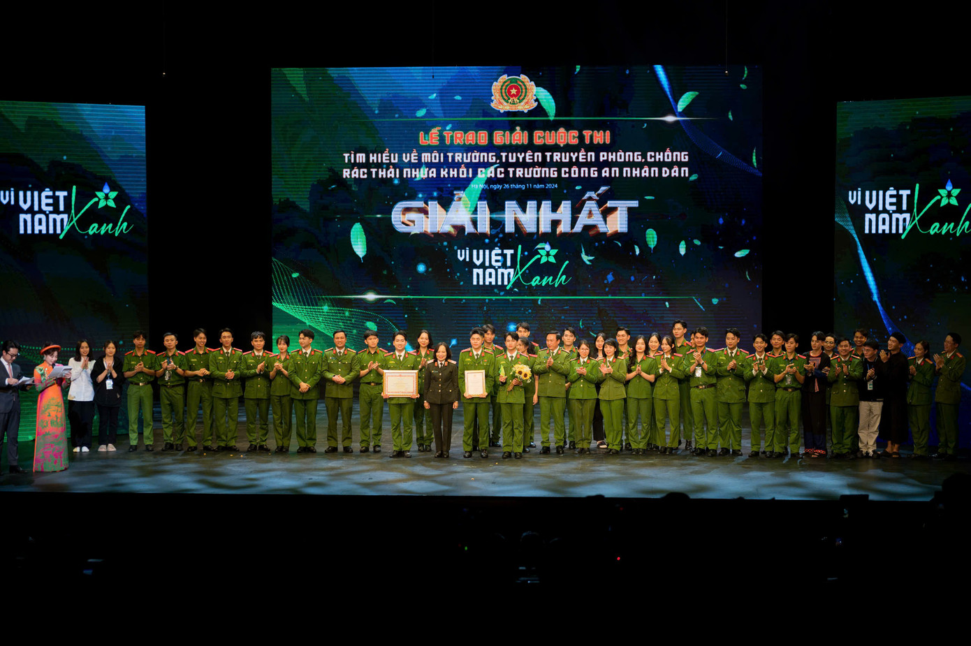 Kết quả chung cuộc, đội thi đến từ Học viện Cảnh sát nhân dân đã giành giải Nhất với tiểu phẩm "Ý Đảng lòng dân". Kết quả chung cuộc, đội thi đến từ Học viện Cảnh sát nhân dân đã giành giải Nhất với tiểu phẩm "Ý Đảng lòng dân".