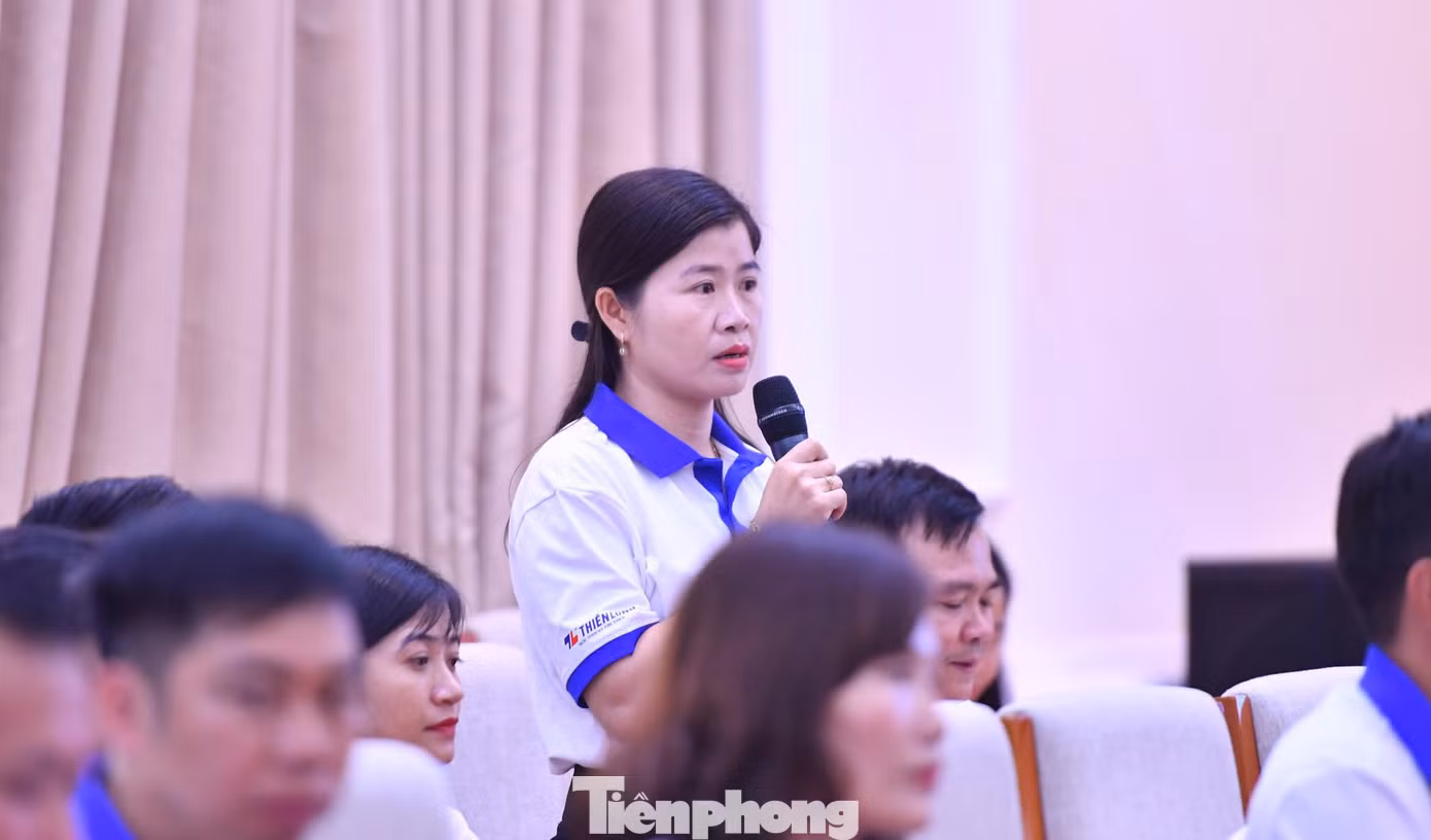 Thiếu tá Hoàng Thị Ngọc Xuyến, công tác tại trường Giáo dưỡng số 4, Cục Cảnh sát quản lý trại giam, cơ sở giáo dục bắt buộc, trường giáo dưỡng (Bộ Công an) chia sẻ tại chương trình. Ảnh: Châu Linh