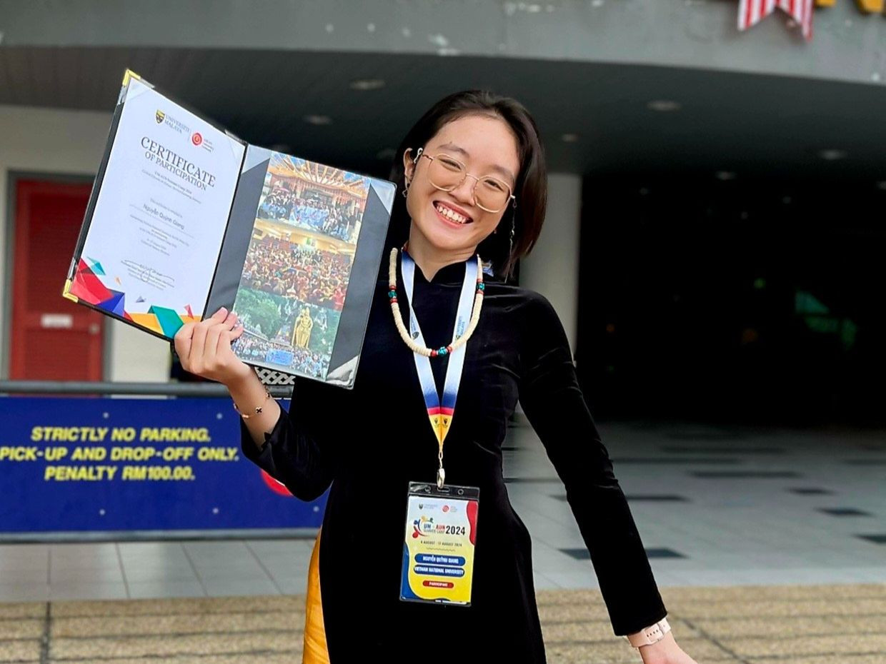 Nguyễn Quỳnh Giang - sinh viên năm 6, Khoa Y (Trường Đại học Khoa học Sức khỏe, Đại học Quốc gia TPHCM). Nguyễn Quỳnh Giang - sinh viên năm 6, Khoa Y (Trường Đại học Khoa học Sức khỏe, Đại học Quốc gia TPHCM).