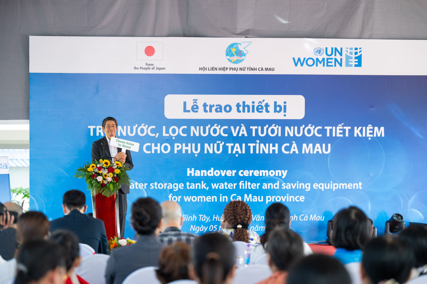 Đại sứ quán Nhật Bản tại Việt Nam và Cơ quan Liên Hợp Quốc về Bình đẳng giới và Trao quyền cho phụ nữ (UN Women) trao thiết bị trữ nước, lọc nước và tưới nước tiết kiệm cho phụ nữ tại tỉnh Cà Mau.