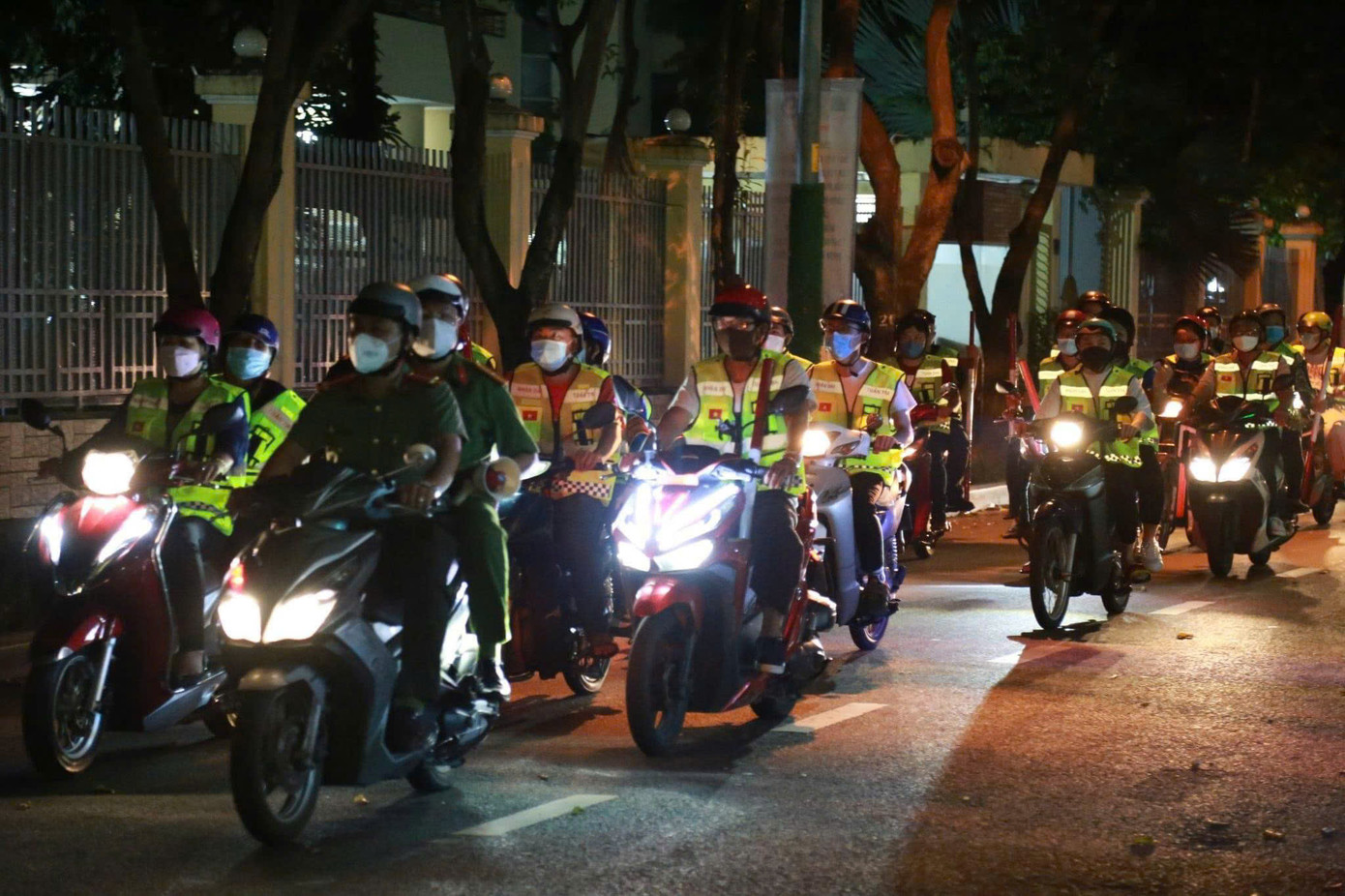 Mô hình Tổ nhân dân tuần tra do Tuổi trẻ Công an TPHCM tham mưu thực hiện, nhân rộng trên toàn địa bàn Thành phố, nòng cốt là thanh niên xuất ngũ trở về địa phương sau khi thực hiện nghĩa vụ công an, quân sự. Ảnh: Đoàn TNCA TPHCM Mô hình Tổ nhân dân tuần tra do Tuổi trẻ Công an TPHCM tham mưu thực hiện, nhân rộng trên toàn địa bàn Thành phố, nòng cốt là thanh niên xuất ngũ trở về địa phương sau khi thực hiện nghĩa vụ công an, quân sự. Ảnh: Đoàn TNCA TPHCM