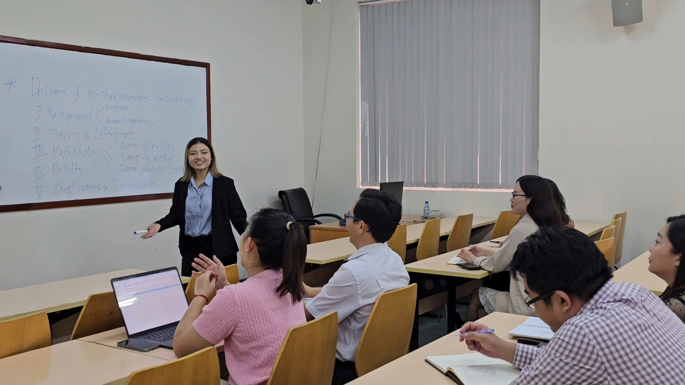 Mai Hoàng là nữ tiến sĩ duy nhất trong 9 nhà khoa học nhận giải thưởng Khuê Văn Các năm 2024.