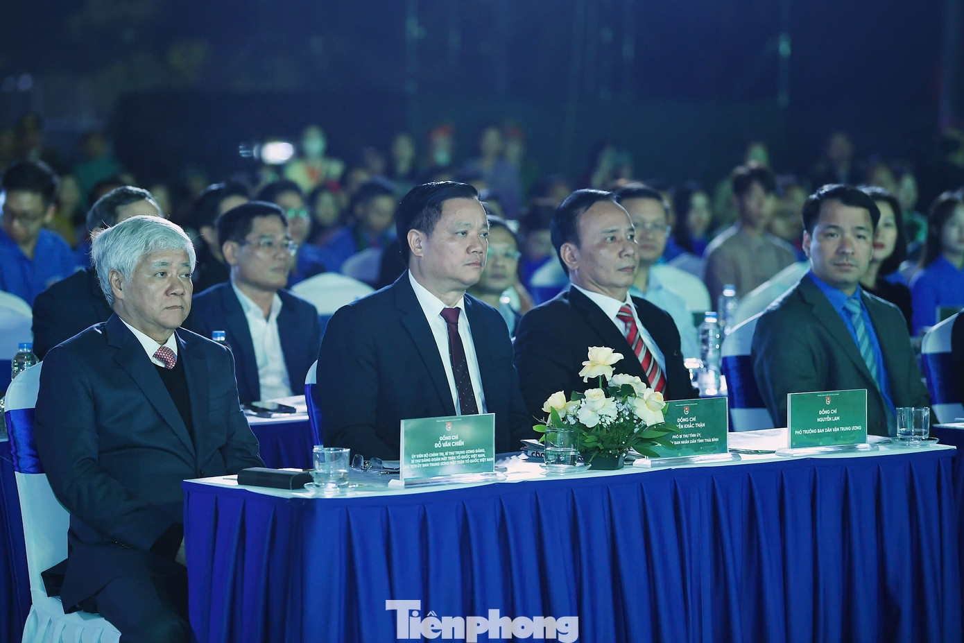 Các đại biểu tham dự chương trình. Các đại biểu tham dự chương trình.