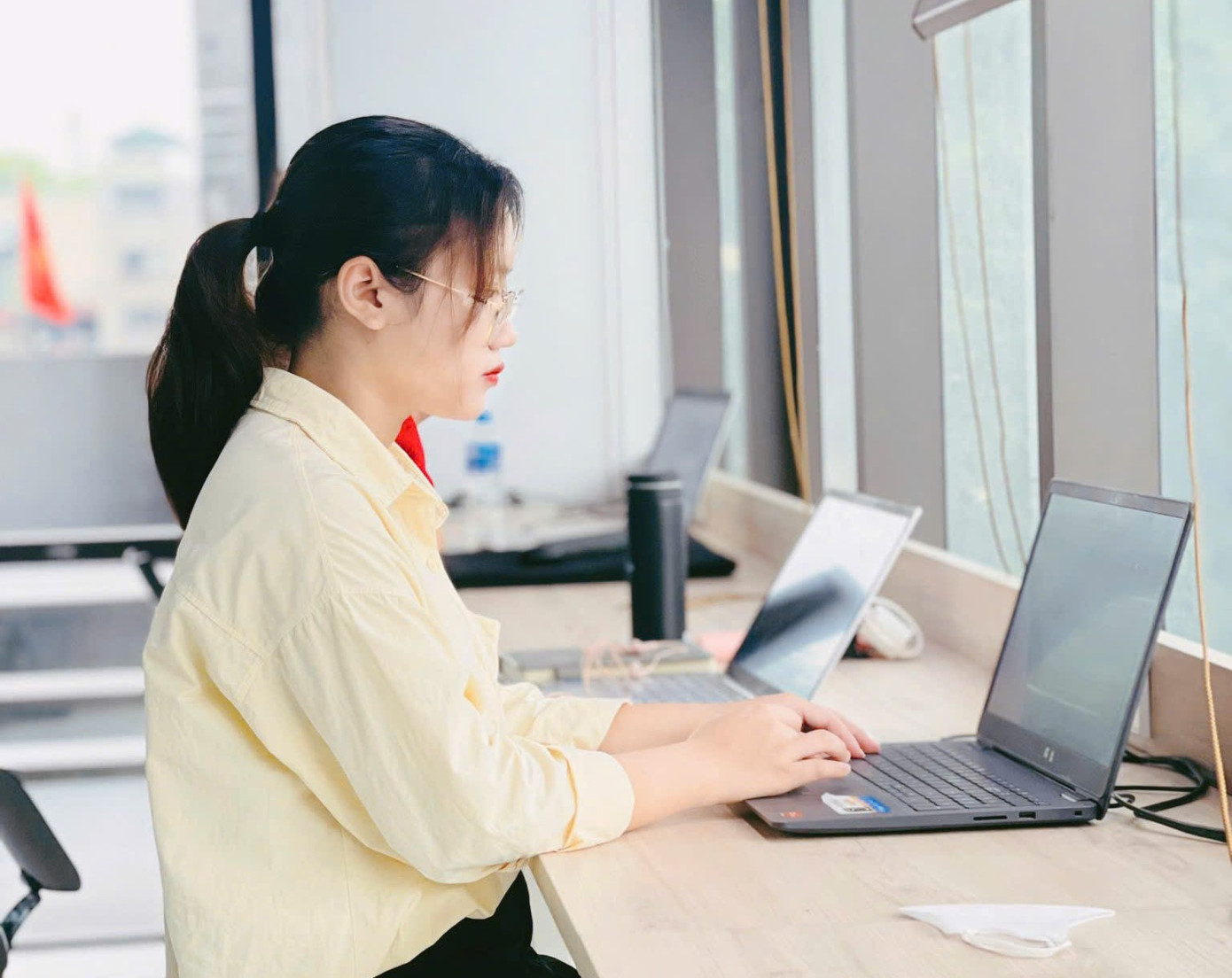 Tiếng lóng thường ngắn gọn, giàu tính biểu đạt và phù hợp với tốc độ giao tiếp nhanh của thế giới số. Tiếng lóng thường ngắn gọn, giàu tính biểu đạt và phù hợp với tốc độ giao tiếp nhanh của thế giới số.