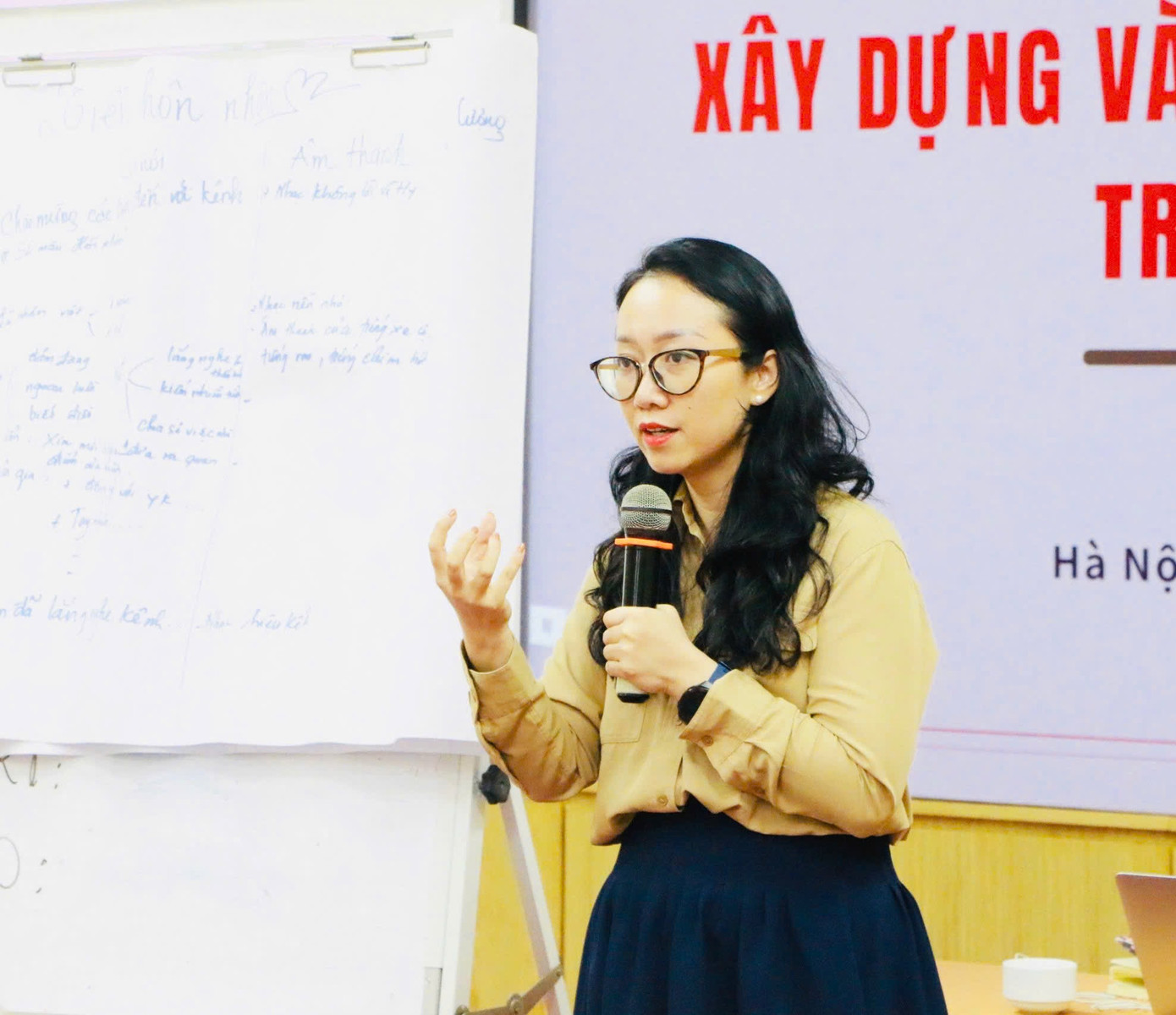 TS. Nguyễn Nga Huyền - giảng viên Trường Quản trị và Kinh doanh, Đại học Quốc gia Hà Nội. TS. Nguyễn Nga Huyền - giảng viên Trường Quản trị và Kinh doanh, Đại học Quốc gia Hà Nội.