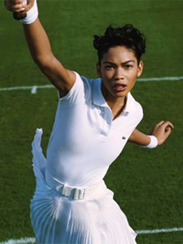 Siêu mẫu da màu ấn tượng nhất thế giới năm 2007 Chanel Iman hóa thân thành Althea Gibson – tay vợt người Mỹ Phi đầu tiên vô địch giải quần vợt Mỹ vào năm 1950, khi mới 23 tuổi.